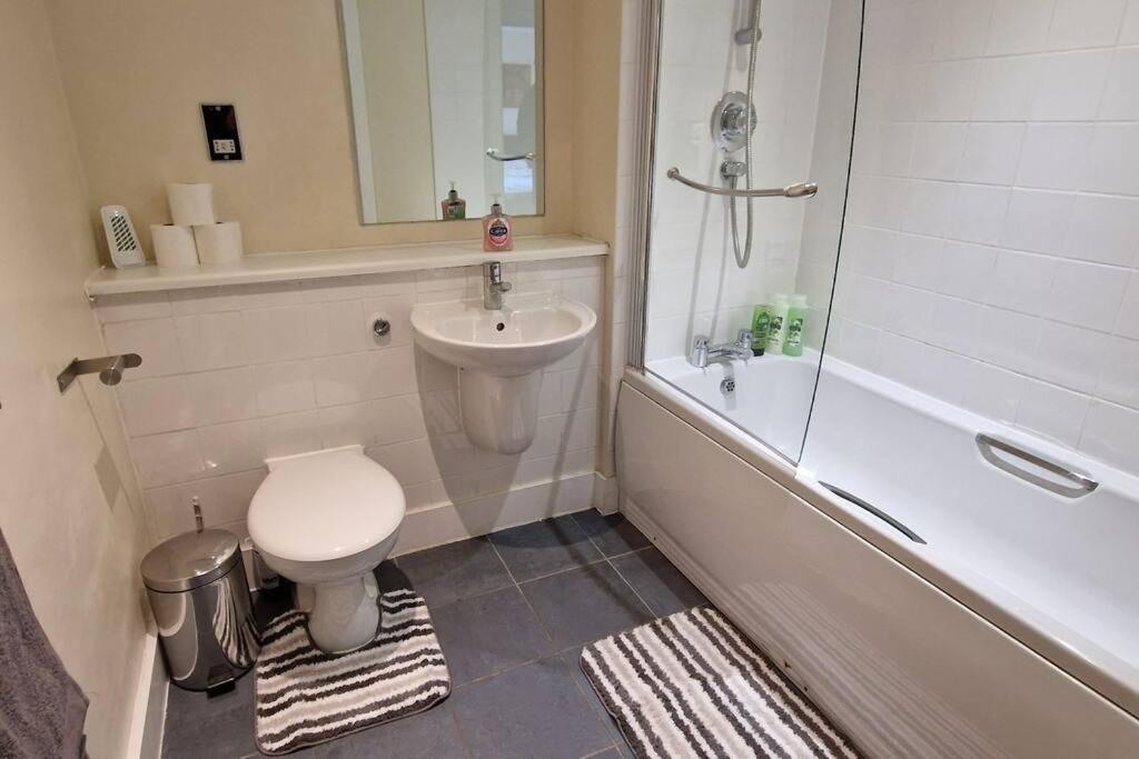 2 Bedroom Apartment Central Birmingham City Centre Екстер'єр фото